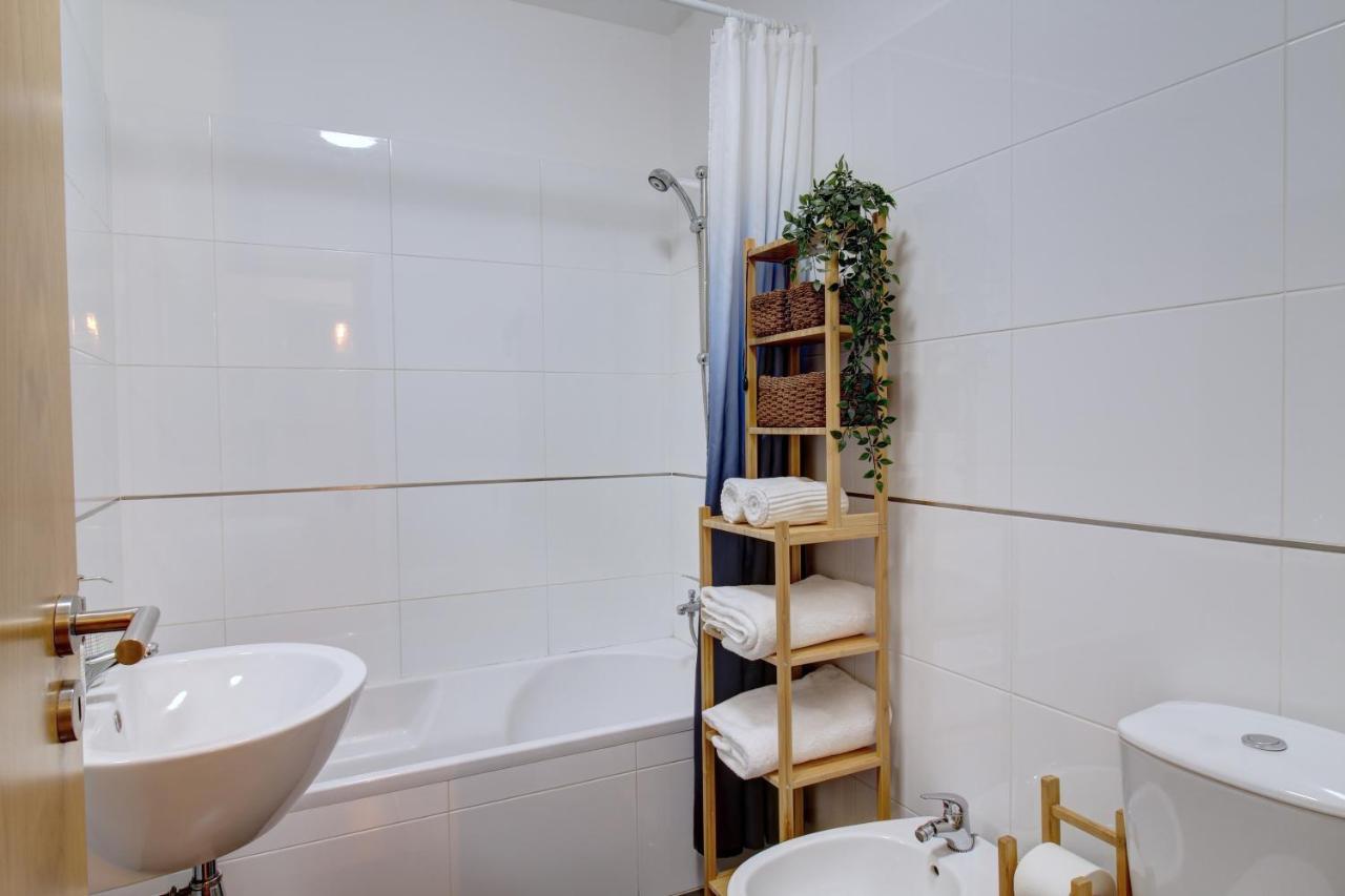 Spacious Terrace, Swimming Pool, Private Parking Олян Екстер'єр фото